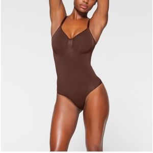 SKIMS SCULPTING BODYSUIT